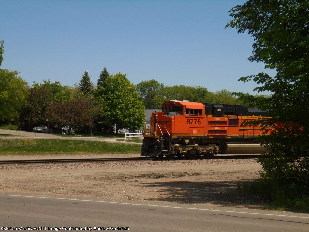 BNSF 8776 the Rear of the Train